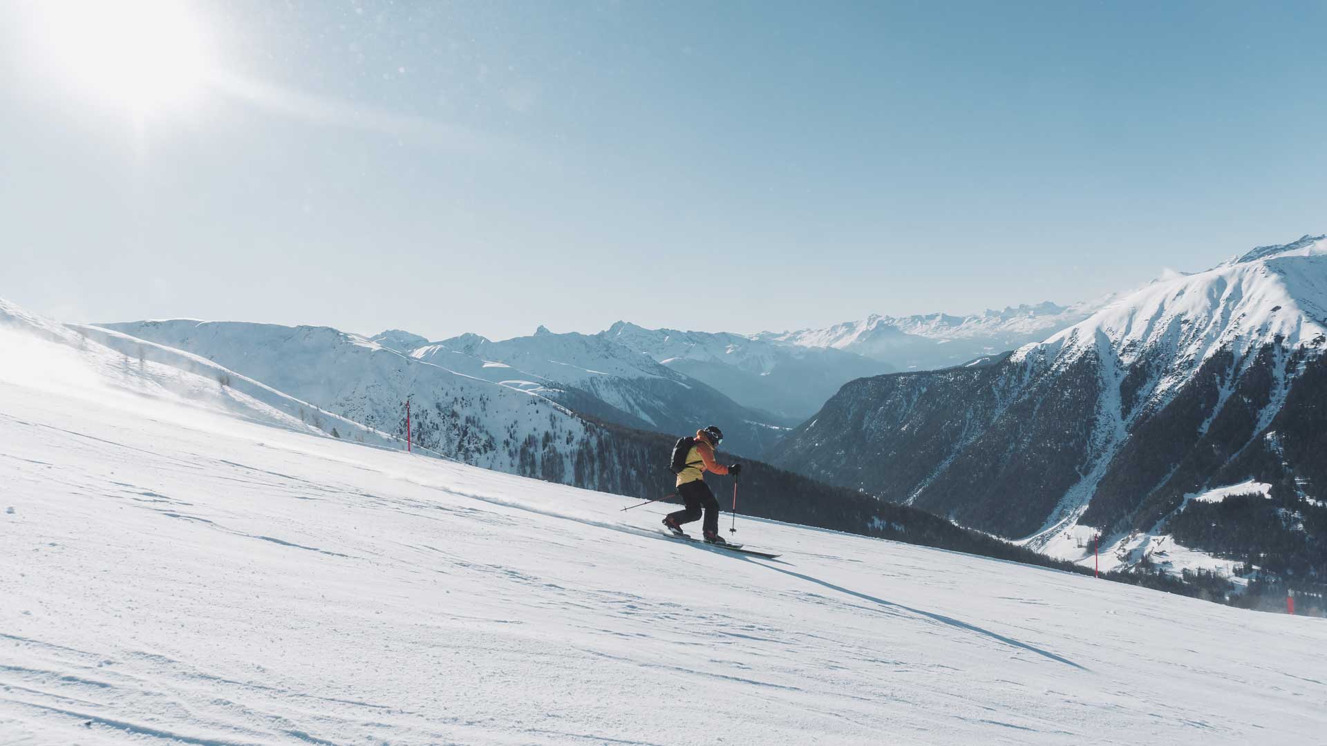 Skifahrer auf Piste